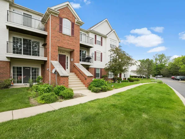 680 Mill Cir Unit 204, Wheeling, IL 60090