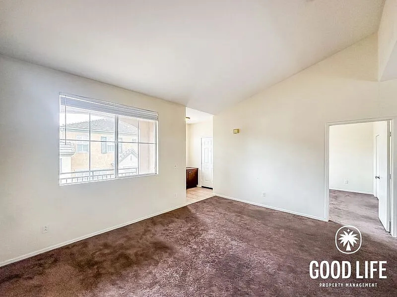 2 bed, 2.0 bath, 959 sqft, $2,800 — Photo 2