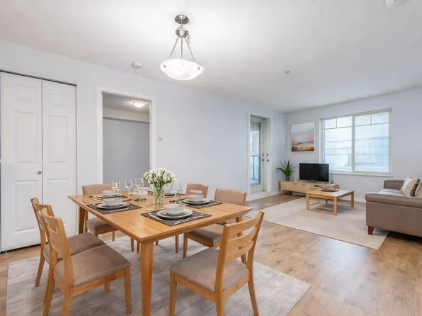 244 Sherbrooke St #2110, New Westminster, BC V3L 0A3