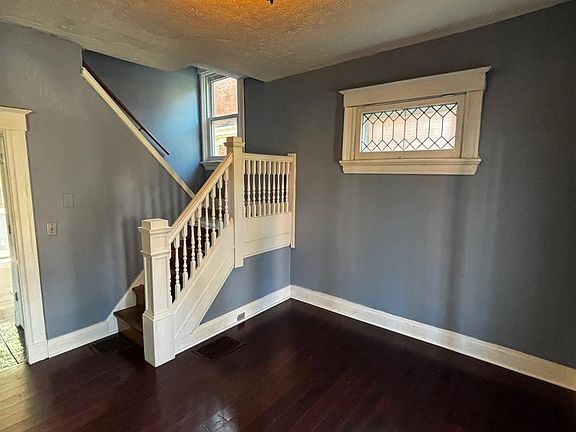 3rd image of 279 Helen St