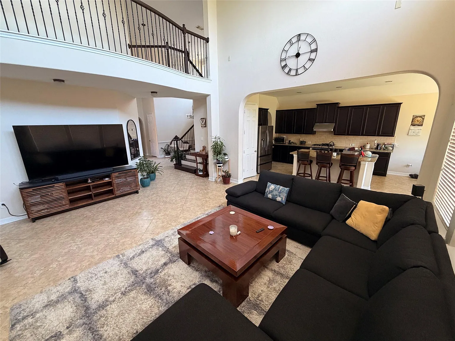 5 bed, 4.5 bath, 3875 sqft, $4,500 — Photo 4