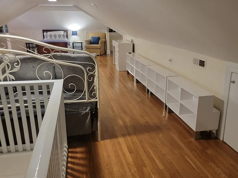 Upstairs third bedroom with two single beds.