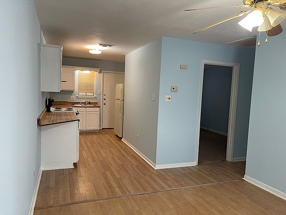 5th image of 1601 W Elm St