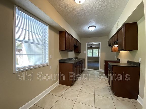 3rd image of 3547 Madewell St