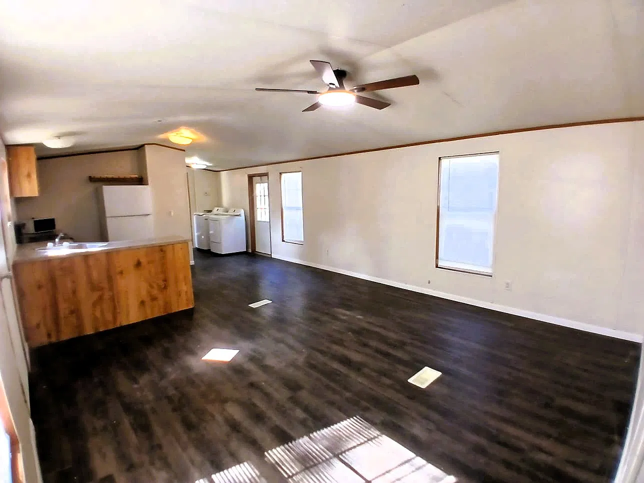 2 bed, 1060 sqft, $995 — Photo 2