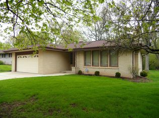 7121 Dorchester Ln, Greendale, WI 53129