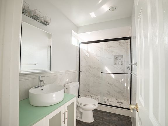 5th image of 3003 Barnard St Unit 4