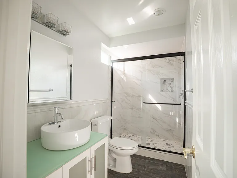 3003 Barnard St #4 — Photo 5
