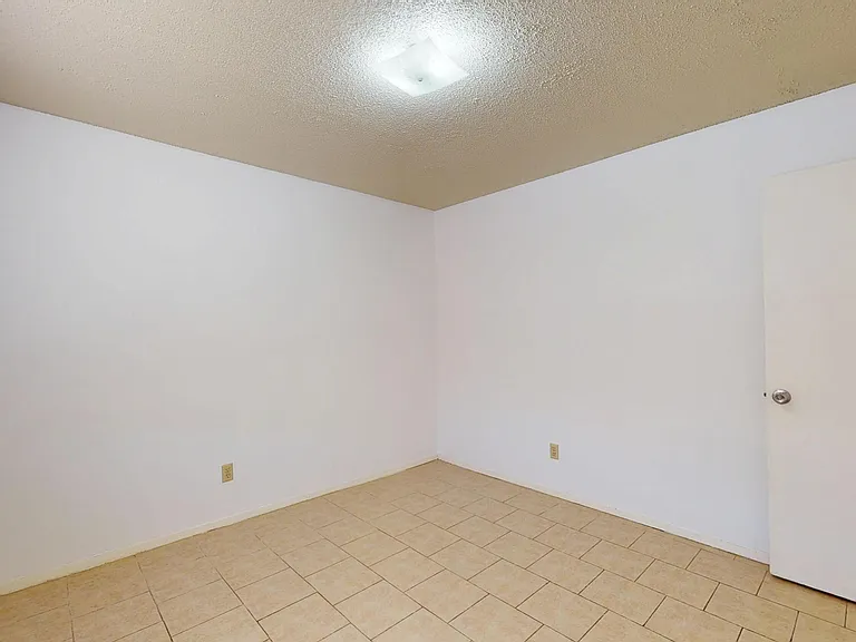 6925 Escondido Dr #B — Photo 33