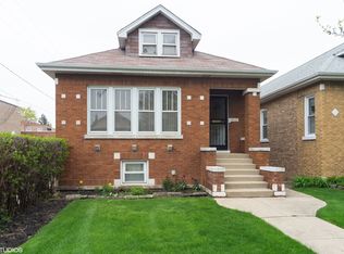 5542 W Roscoe St, Chicago, IL 60641