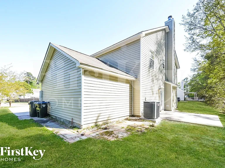 423 Aberdeen Cir — Photo 14