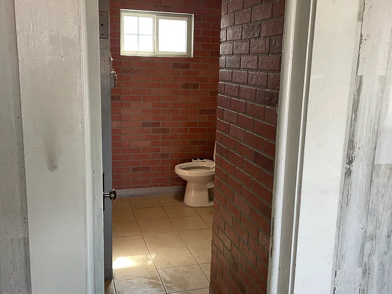 7436 Navigation Blvd #1 — Photo 5