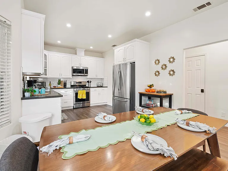 Kitchen Dining Area