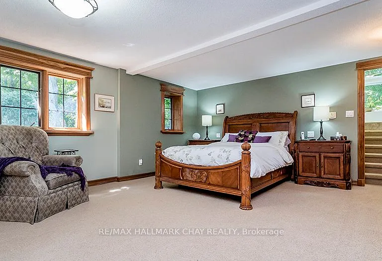 1084 Coughlin Rd W — Photo 12