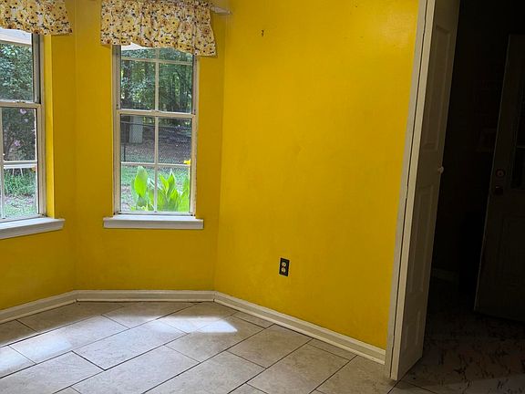 4th image of 620 Senatobia Dr