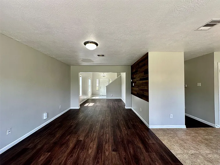 8607 Heather Bluff Ct — Photo 11