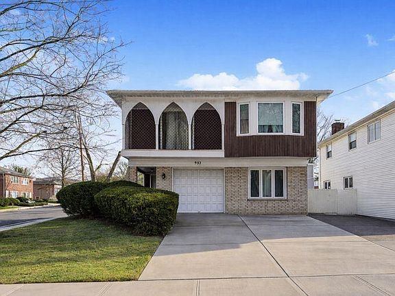 3rd image of 953 Forest Hill Rd