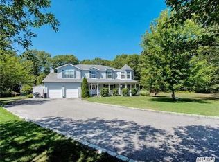 8 Jessie Rd, Eastport, NY 11941