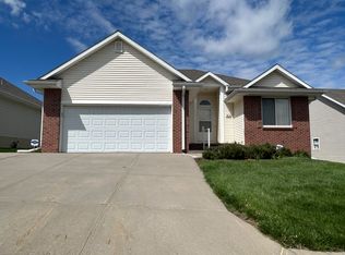 9204 Laurel Plz, Omaha, NE 68134