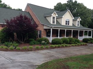 9105 Great Meadows Dr, Clemmons, NC 27012