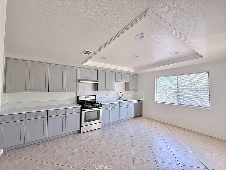 1360 N Hacienda Dr — Photo 4