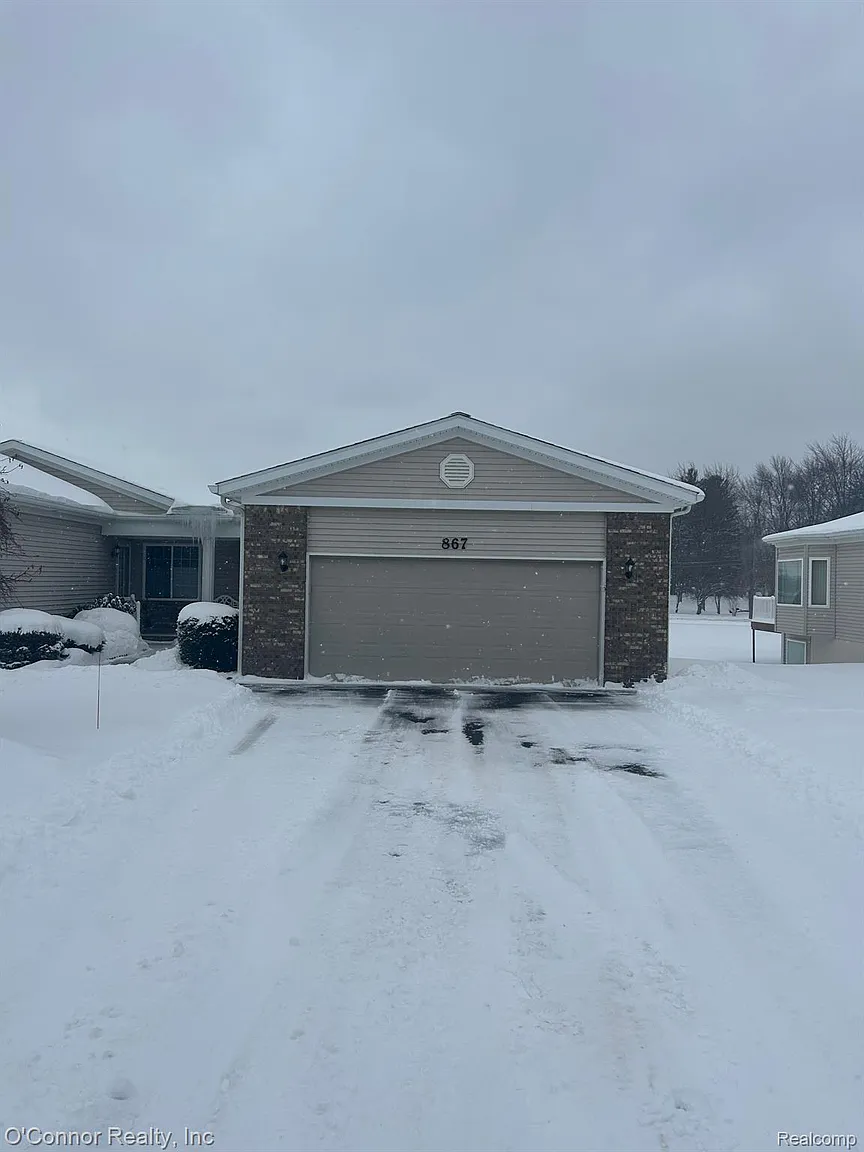 867 Crystal Ln photo 1