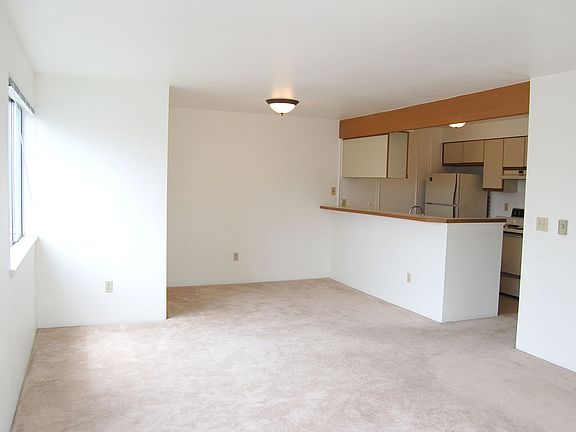 3rd image of 4301 Woodland Park Ave N APT 301