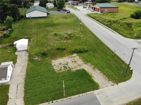 2221/2223 S 22nd St, Saint Joseph, MO 64503