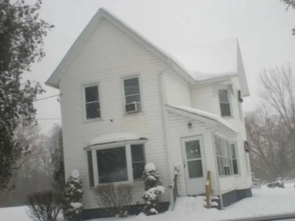 86 Clinton St, New York Mills, NY 13417