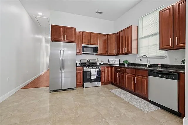 2 bed, 1.0 bath, 1122 sqft, $1,675 — Photo 4