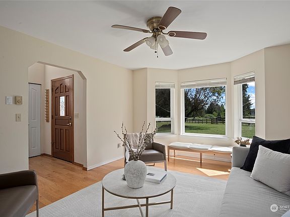 5th image of 19126 32nd Avenue NW