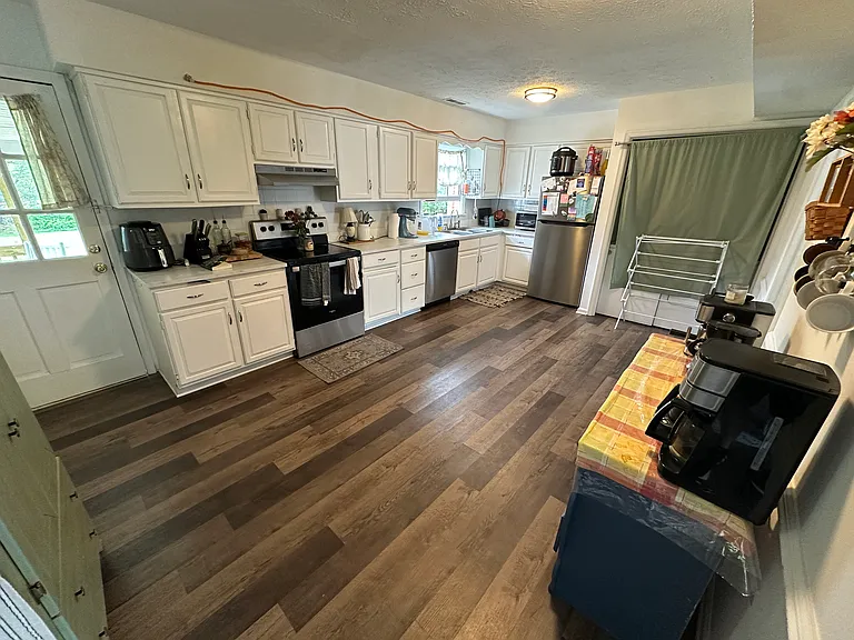 109 Holmes Cir — Photo 5