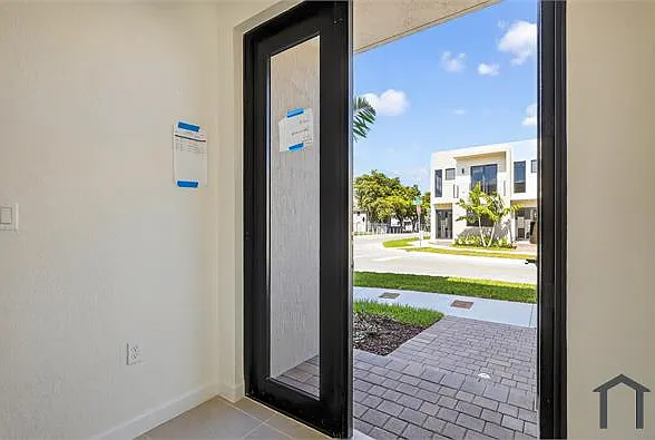 4 bed, 1475 sqft, $2,950 — Photo 3