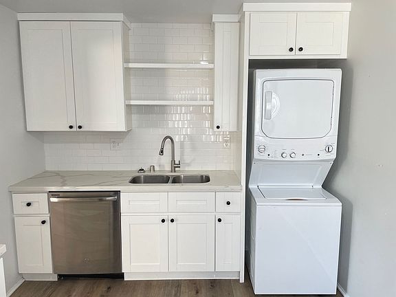 3rd image of 325 Sierra St #327C