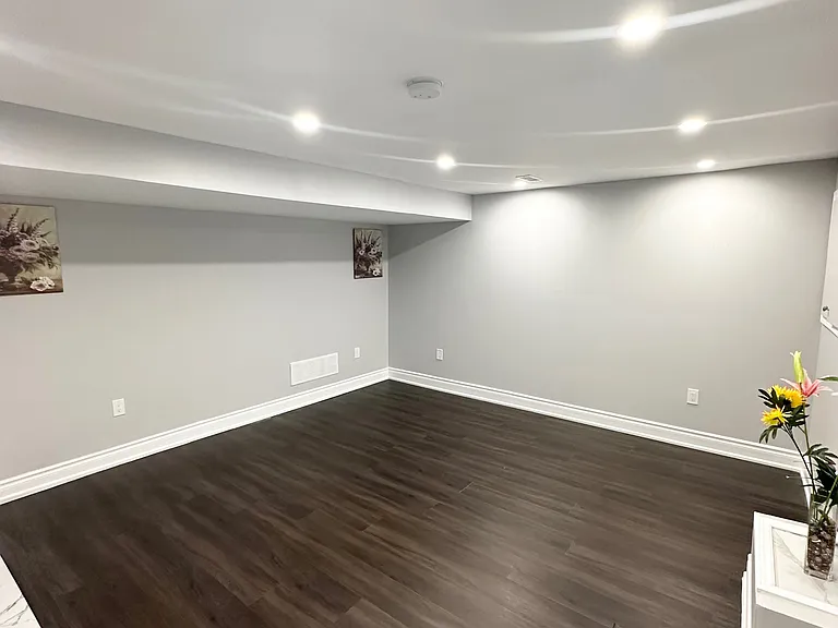 6962 14th Ave #BASEMENT — Photo 2