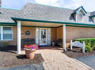 1870 Axtell Dr APT 2, Troy, MI 48084