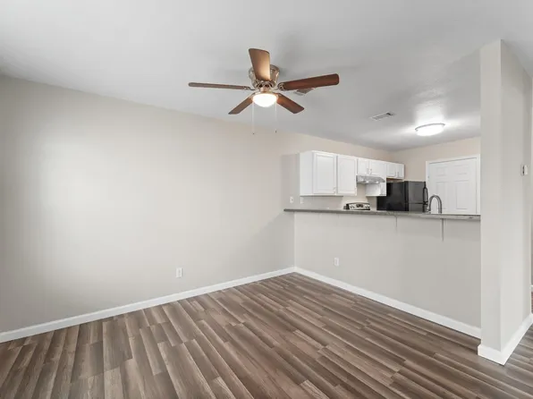512 Hollyhock St #H23, Waller, TX 77484