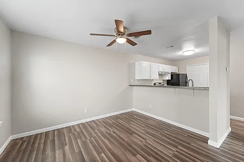512 Hollyhock St Photo 1