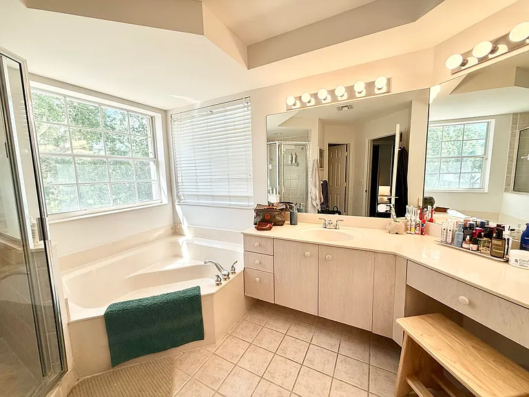 12671 Yardley Dr — Photo 8
