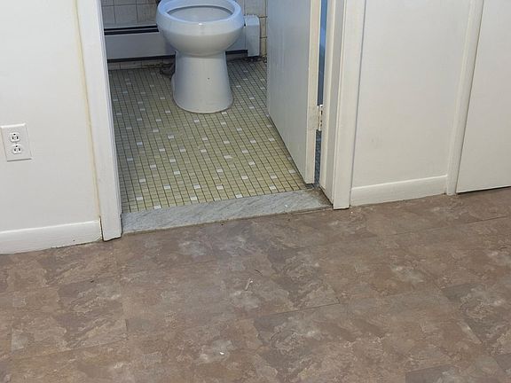 4th image of 17175 Redford St #202-1