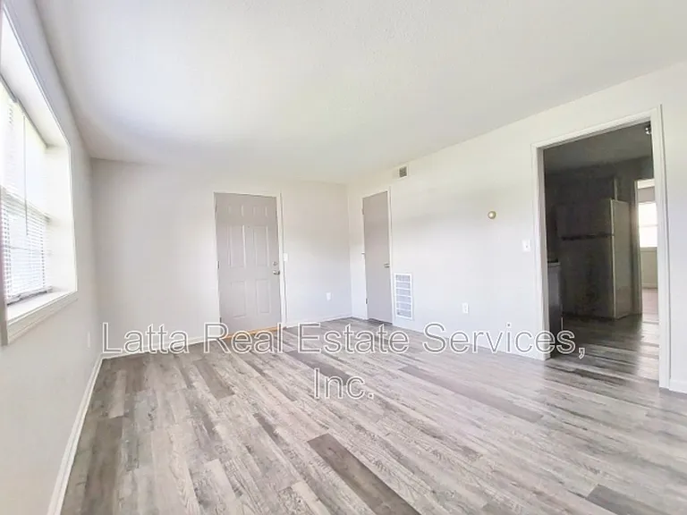 301 W 31st St #102-B — Photo 2