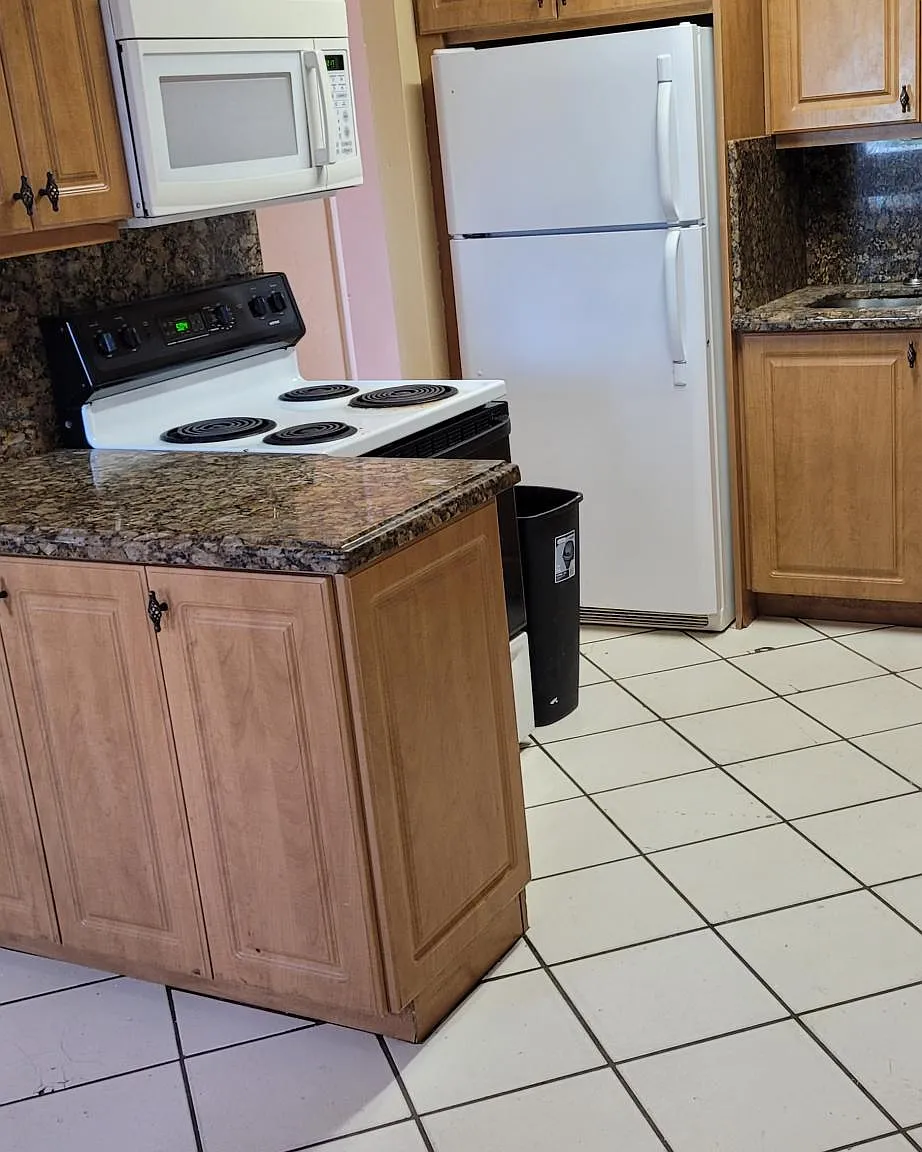 3 bed, 1922 sqft, $3,100 — Photo 2