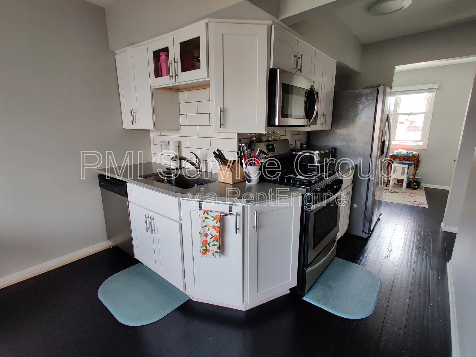 3 bed, 1.5 bath, 1500 sqft, $2,800 — Photo 3