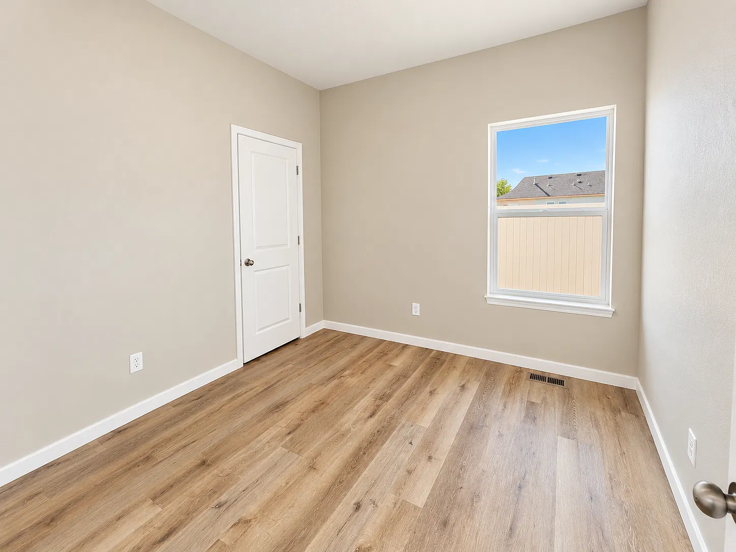 3 bed, 1230 sqft, $2,195 — Photo 4