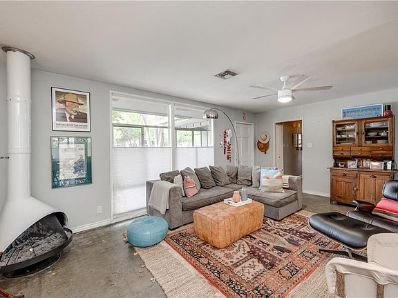 4th image of 1315 Corona Dr
