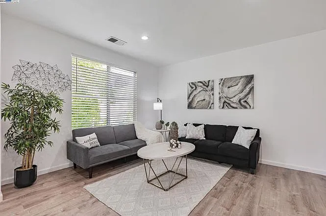 455 Navaro Way #201 — Photo 3