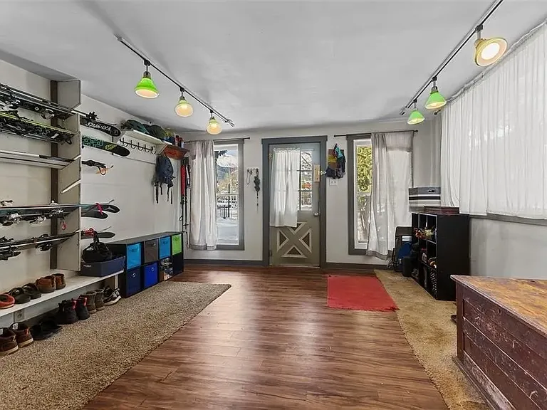 110 S Harris St — Photo 4