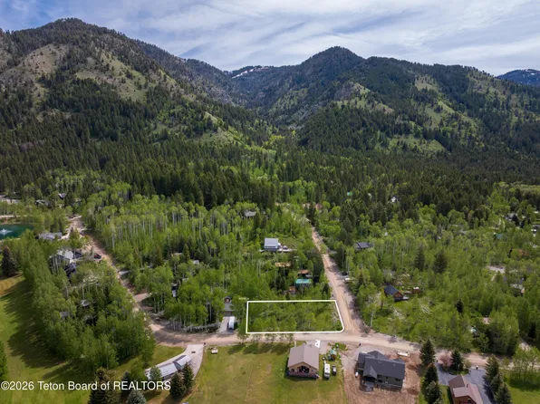44 Green Canyon Dr, Thayne, WY 83127