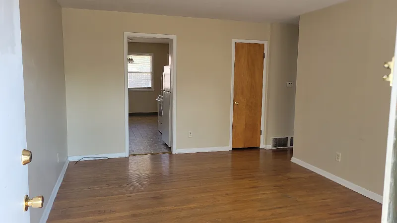 2BR/1BA Full Basement Duplex in North Riverside — Photo 4
