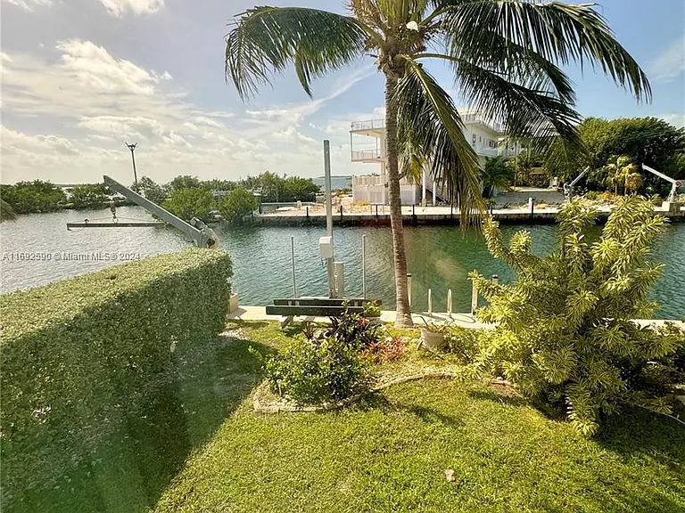72 Ocean Dr — Photo 32